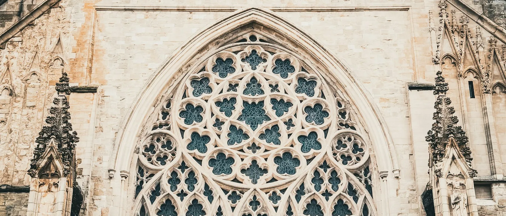 Exeter Cathedral in the city centre - Web Design Tiverton | Bloxli Web Design Tiverton