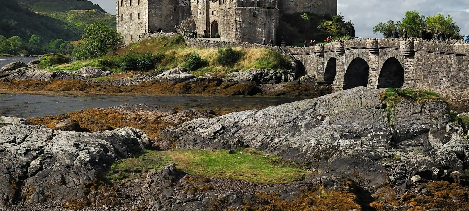 Eileen Donan Castle in Scotland near Eilean Donan Castle - Web Design Inverness | Bloxli Web Design Inverness
