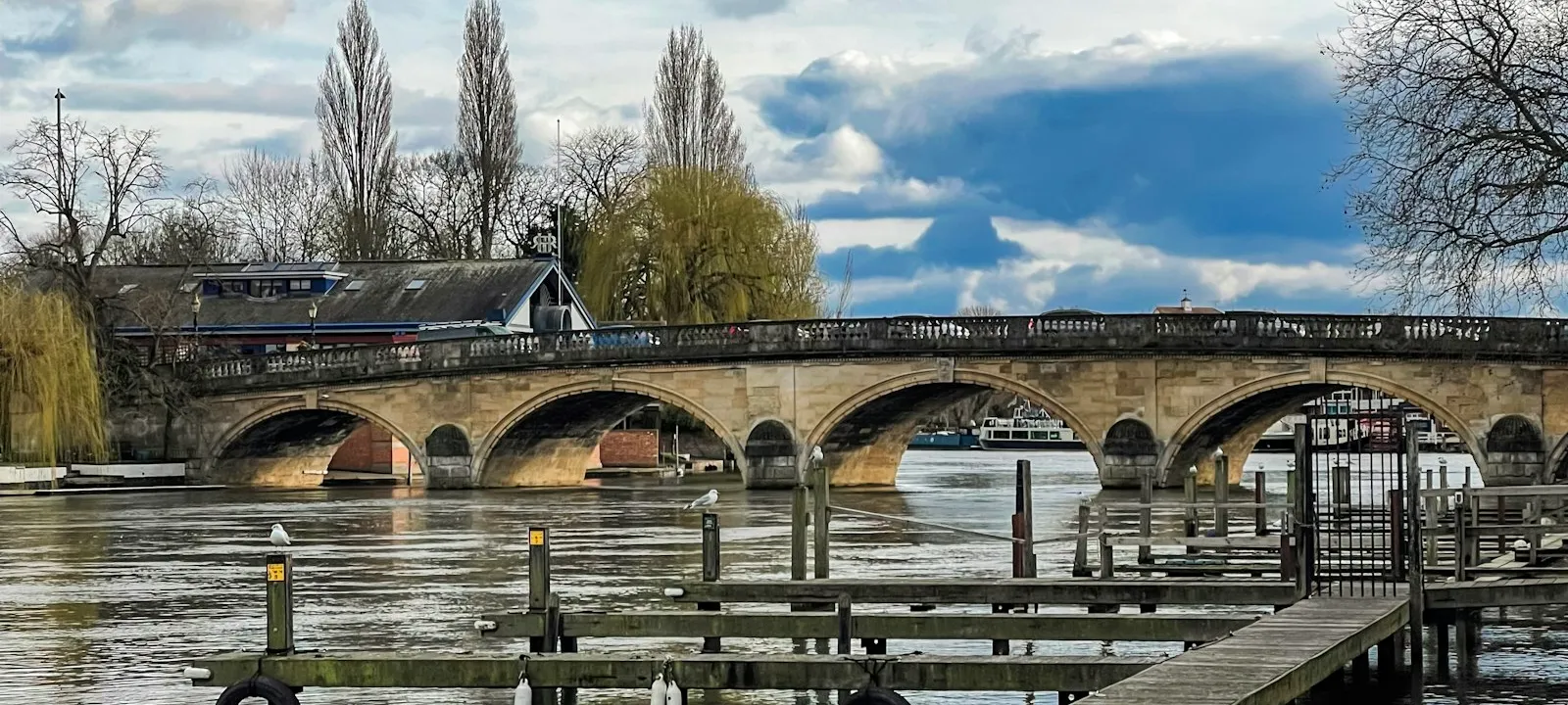 Henley Bridge, White Hill, Henley-on-Thames, UK - Web Design Bournemouth | Bloxli Web Design Bournemouth